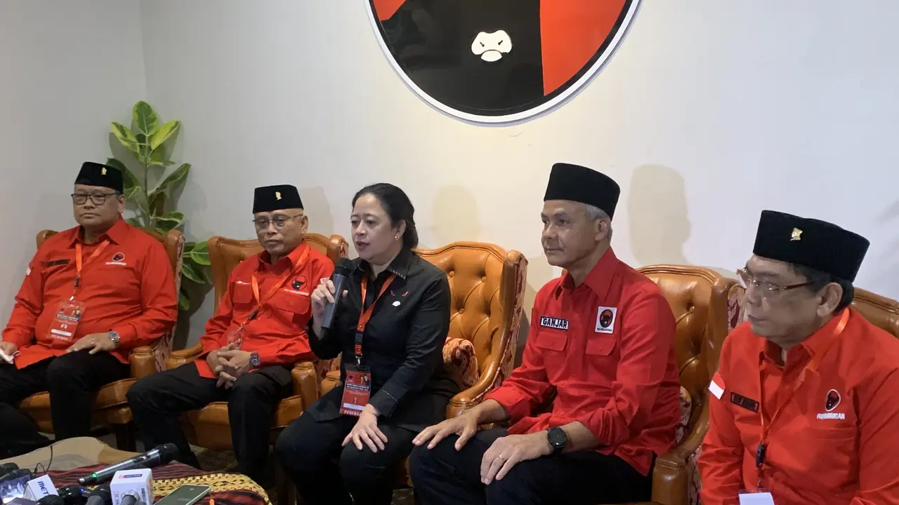 Ketua DPP PDI Perjuangan (PDIP) Puan Maharani bersama Bacapres Ganjar Pranowo dan jajaran PDIP.