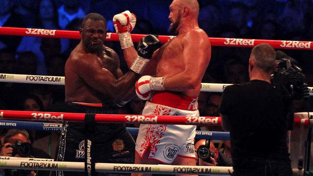 Tyson Fury menang atas Dillian Whyte