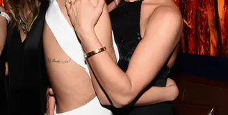Tak dilupakan oleh teman-temannya, Selena Gomez yang sedang menjalani rehabilitasi di Tannessee mendapat kunjungan dari sahabat-sahabat terdekatnya, selain Taylor Swift, kini giliran Jennifer Aniston yang datang. (AFP/Bintang.com)