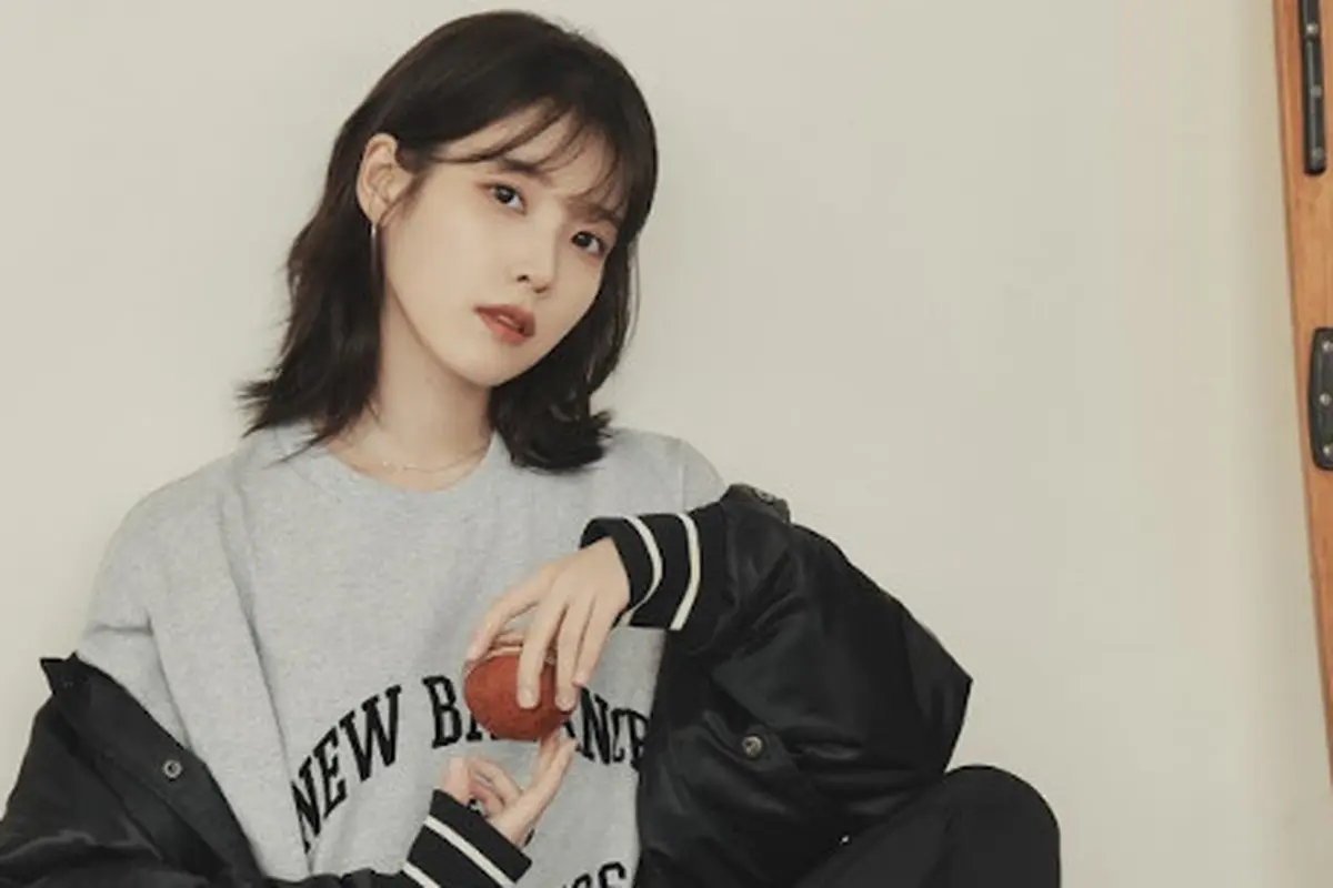 ilustrasi IU sebagai Brand Ambassador New Balance Asia Pasifik