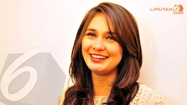Terlalu Lama di Atas, Luna Maya Ngaku Geli