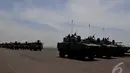 Ratusan mobil tempur ikut meramaikan HUT TNI ke-69, Surabaya, Selasa (07/10/2014) (Liputan6.com/Johan Tallo)