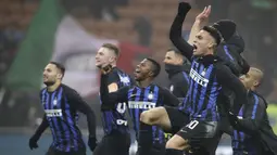 1. Inter Milan - Klub asal kota Milan ini sedang mengirimkan 26 pemain nya  ke klub lain dengan status pinjaman. Sebagian besar pemain yang dipinjamkan berusia 21 tahun ke bawah. (AP/Luca Bruno)