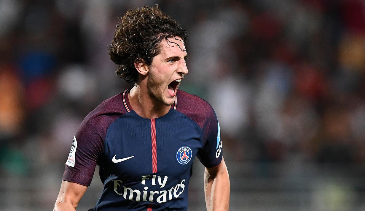 2. Adrien Rabiot (Paris St. Germain) – Awalnya sempat dikabarkan akan pindah ke Barcelona sebelum akhirnya memutuskan untuk bertahan di Paris. Masih 22 tahun namun sudah dipercaya sebagai jenderal lini tengah klub sekelas PSG. (AFP/Franck Fife)