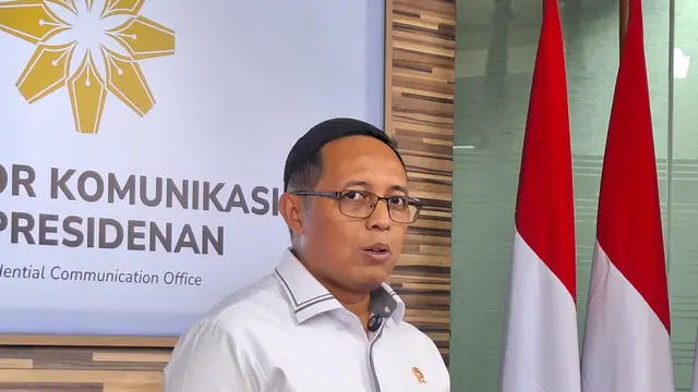 Kepala PCO Hasan Nasbi merespons pernyataan Menteri Kebudayaan Fadli Zon soal tidak ada pemerkosaan terhadap perempuan etnis Tionghoa dalam tragedi Mei 1998.