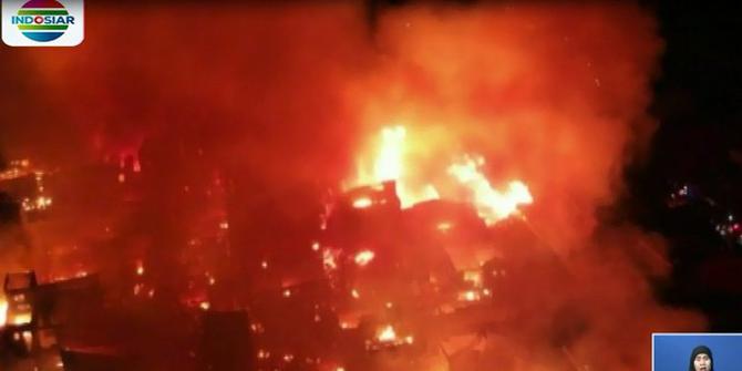 Kebakaran di Krukut Jakarta Hanguskan Ratusan Rumah