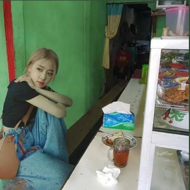 Sudah Tiba di Indonesia, 6 Editan Foto Blackpink Mampir di Warung Makan Ini Kocak