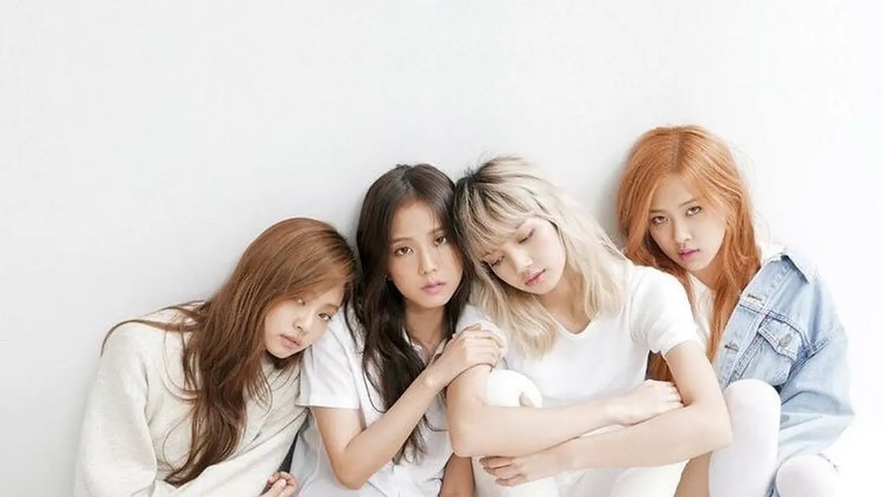Foto Jennie dengan BLACKPINK di momen anniversary (Instagram @jennierubyjane)