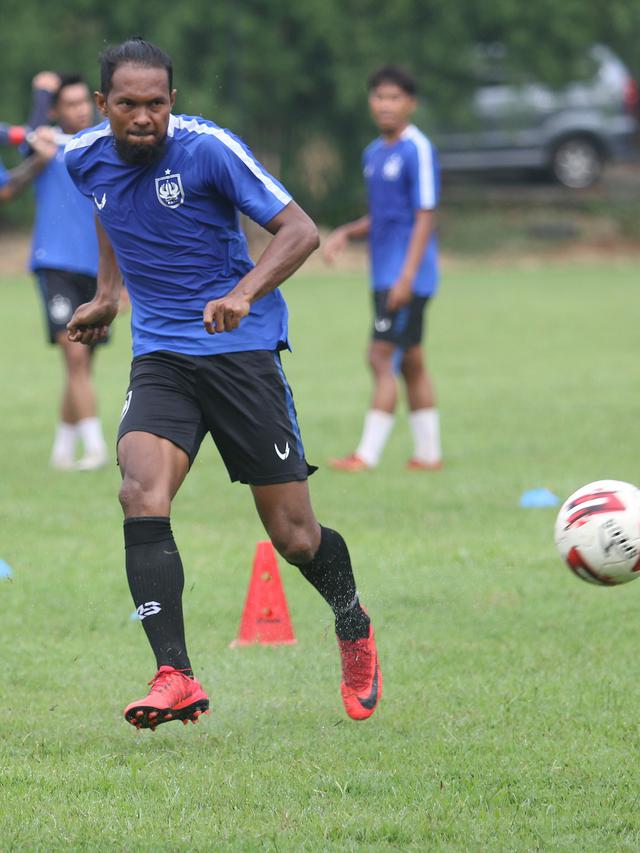 Bek PSIS Semarang, Abdul Abanda Rahman.