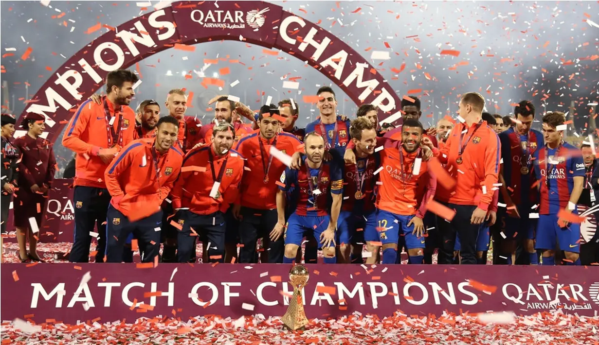 Pemain Barcelona merayakan kemenangan atas Al Ahli pada laga persahabatan di Stadion Thani bin Jassim, Doha, Selasa (13/12/2016) waktu setempat. (AFP/Karim Jaafar)