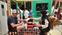 Kelas membatik di Festival Beli Lokal, GBK Senayan, Jakarta, 24 Agustus 2024. (dok. Liputan6.com/Dinny Mutiah)