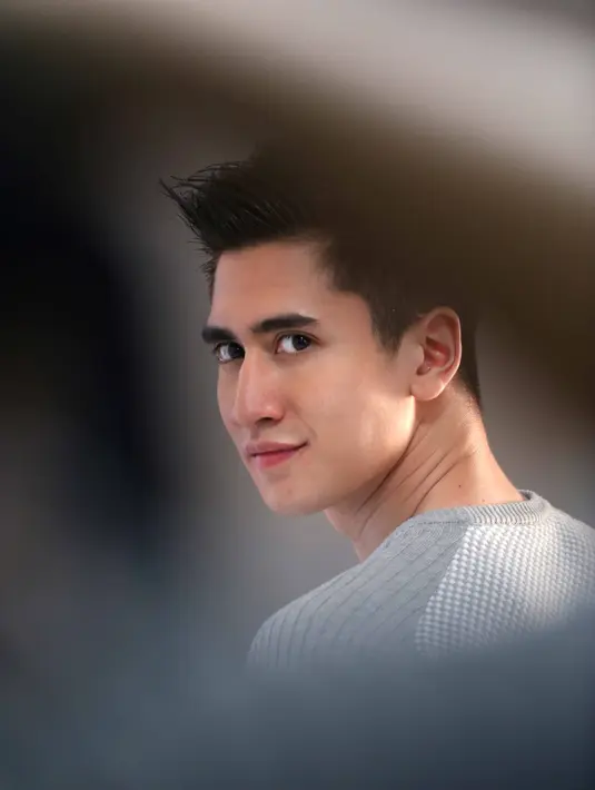 Apalagi dalam sinetron itu, digarap oleh sutradara dan tim yang handal. Yang telah berpengalaman dengan sinetron-sinetron yang sukses. Sebagai pendatang baru, ia banyak belajar dari sutradara dan pemain lain. (Nurwahyunan/Bintang.com)