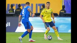 Bermain sebagai starter, Al Nassr berhasil unggul terlebih dahulu pada menit ke-37 melalui gol Mohamed Simakan. (AFP/Fayez Nureldine)