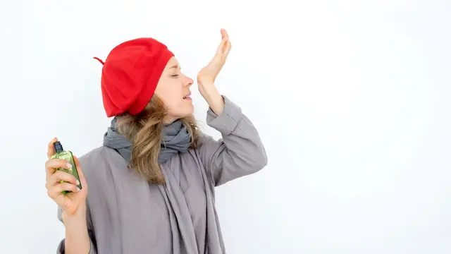 7 Hacks Ini Agar Aroma Parfum Awet Seharian (photo by freepik)