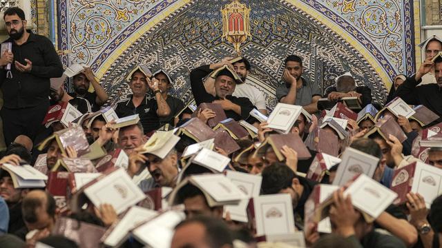 Ritual Muslim Syiah Irak Sambut Malam Lailatulqadar