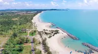 Pantai Matras di Bangka (dok. Instagram @azanarfaizan/ https://www.instagram.com/p/BkWnmOzgWSO/?igshid=3rhrn1bndjuk / Melia Setiawati)