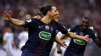 Striker Paris Saint-Germain, Zlatan Ibrahimovic, merayakan gol ke gawang Olympique Marseille pada final Coupe de France di Stade de France, Saint-Denis, Sabtu (21/5/2016). (AFP/Franck Fife)