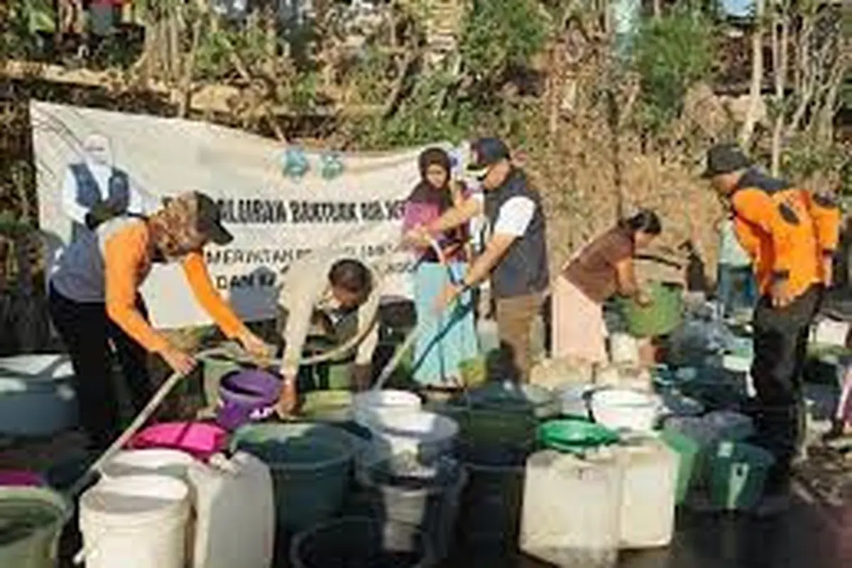 Proses pendistribusian air bersih di Kabupaten Situbondo (Istimewa)