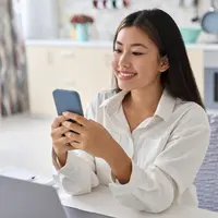 Ilustrasi mengelola keuangan di smartphone. (c) Shutterstock/Stock 4you