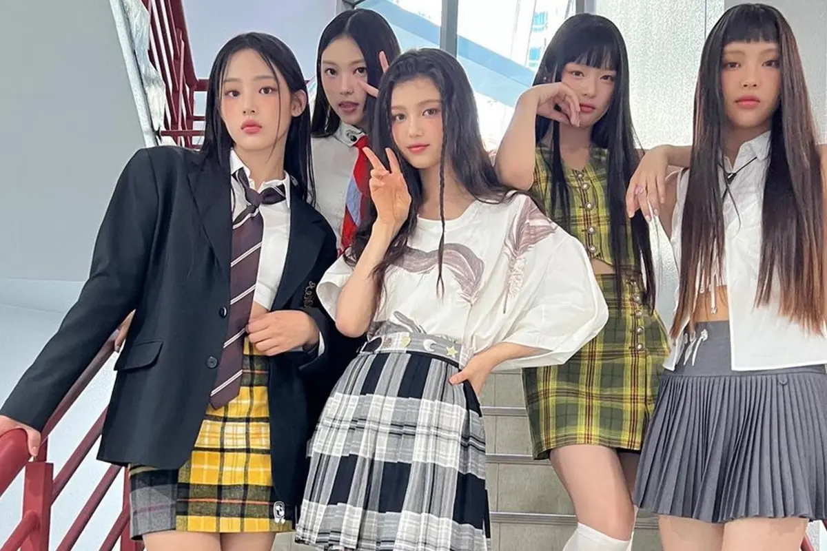 Outfit Member Girl Group NewJeans saat di Acara Musik Ini Curi Perhatian