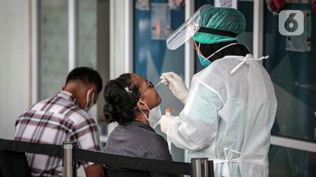 FOTO: Lokasi Tes COVID-19 Mulai Ramai Akibat Varian Omicron