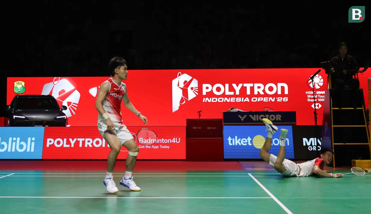 Mereka sukses mencapai babak final level Super 1000 tersebut sebelum akhirnya harus mengakui keunggulan pasangan Malaysia, Goh Sze Fei/Nur Izzuddin dengan skor akhir 21-13, 18-21, dan 10-21. (Bola.com/M Iqbal Ichsan)