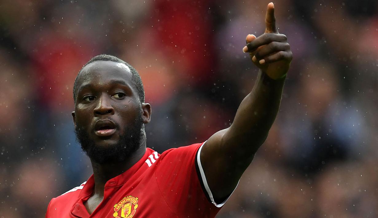 Romleu Lukaku yang didatangkan Manchester United pada awal musim 2017/2018 dari Everton mampu mencetak total 27 gol dan 9 assist di semua kompetisi dari 51 laga. Ketajamannya pada musim perdananya berujung posisi runner-up Piala FA 2017/2018 dan runner-up Piala Super UEFA 2017. (AFP/Paul Ellis)