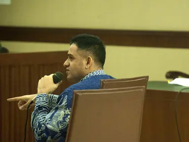 Mantan anggota DPR Muhammad Nazaruddin menjadi saksi untuk Andi Zulkarnaen Mallarangeng alias Choel Mallarangeng terkait kasus suap wisma atlet Hambalang di Pengadilan Tipikor, Jakarta, Senin (29/5). (Liputan6.com/Helmi Afandi)