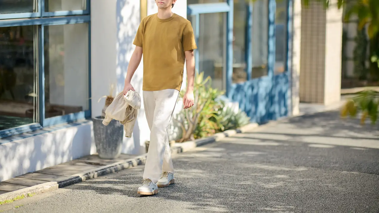 Tips Memilih T-Shirt yang Tepat Sesuai Bentuk Tubuh (photo by UNIQLO Indonesia)