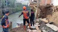 TPT Setinggi 12 Meter Ambruk dan Timpa Rumah Warga di Sukabumi, Dapur-WC Hancur