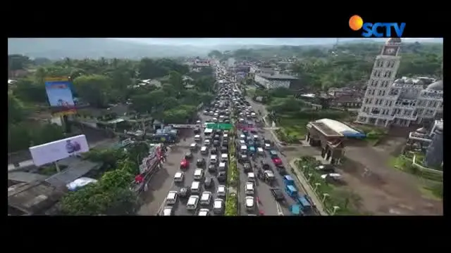 Libur Lebaran, Sejumlah Lokasi Wisata Diserbu Pengunjung (Siang)