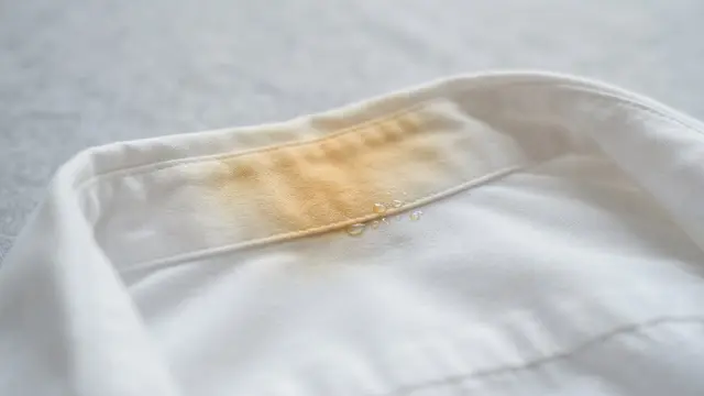 Kenapa Kerah Baju Cepat Menguning Meski Sering Dicuci