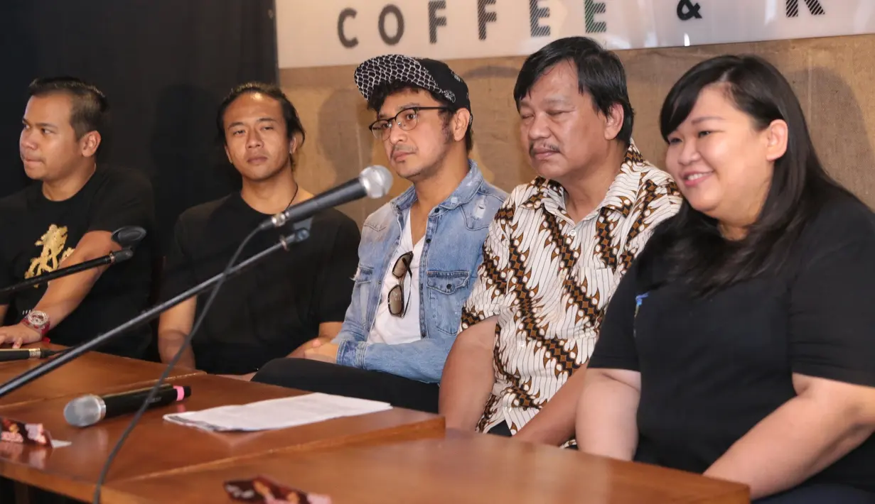 "Gue bocorin dulu deh Guest star-nya. Muka lama aransemen baru. Dulu di sebuah group sekarang sendiri," sahut Rama berteka-teki. (Adrian Putra/Bintang.com)