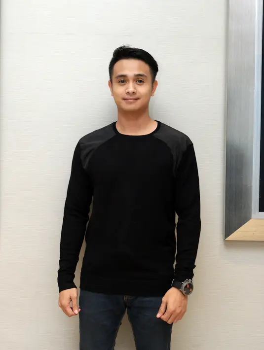 "Aku termasuk penakut. Soalnya pas syuting 'Poconggg Juga Pocong' sempat ada kesurupan saat aku pakai kostum pocong. Aku langsung lepas baju dan lari," ujar Ajun Prawira menceritakan pengalamannya. (Wimbarsana/Bintang.com)