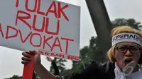 Para pengacara yang tergabung dalam Perhimpunan Advokat Indonesia (Peradi) melakukan aksi, Jakarta (11/9/2014) (Liputan6.com/Johan Tallo)