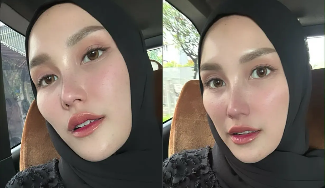 Tak lupa ia pun mengenakan kerudung model pashmina warna hitam. Dengan gaya kerudung simplenya. [@ayutingting92]