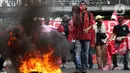 Mahasiswa dari berbagai elemen dan kampus berunjuk rasa di kawasan Patung Kuda Jalan Medan Merdeka Barat, Jakarta, Selasa (10/11/2020). Mahasiswa menuntut pencabutan pengesahan Omnibus Law UU Cipta Kerja melalui Perppu. (Liputan6.com/Helmi Fithriansyah)