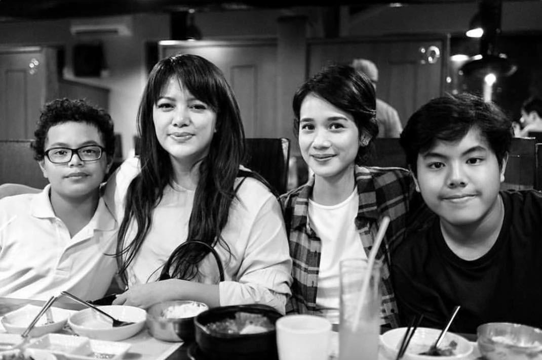 Wina Natalia Dan Wishnutama Menikah / Pesona Wina Natalia Indonesian Idol, Dikira Istri Kedua ... : Wina natalia pernah menikah dengan wishnutama, bos net tv yang kaya raya.