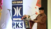 Presiden RI ke tiga BJ Habibie saat memberikan pidato dalam acara Tasyakur Milad ke-18 PKS, Jakarta, (24/4). Acara ini bertajuk "PKS, Berkhidmat untuk Rakyat". (Liputan6.com/Faizal Fanani)