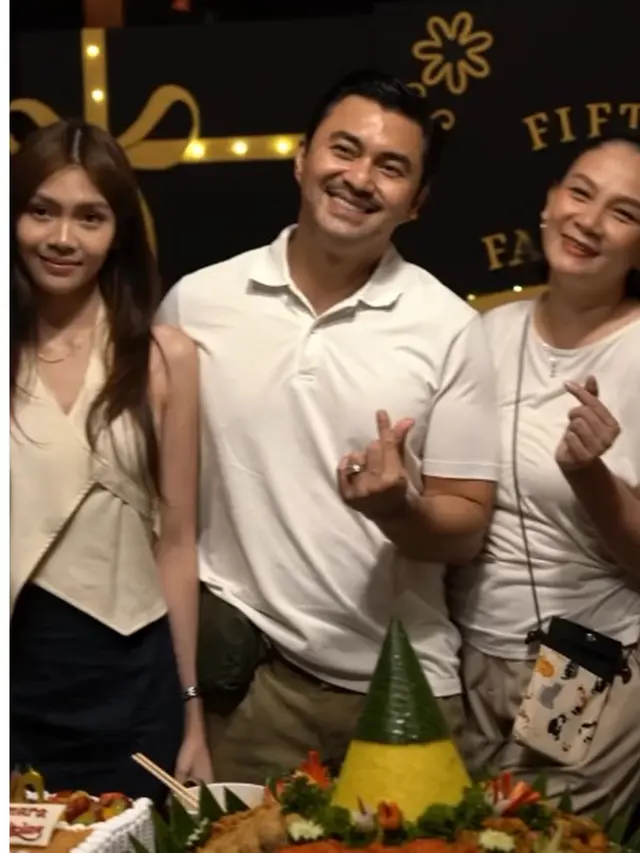 6 Momen Perayaan Ultah Anjasmara ke-50, Meriah Bareng Dian Nitami dan Keluarga