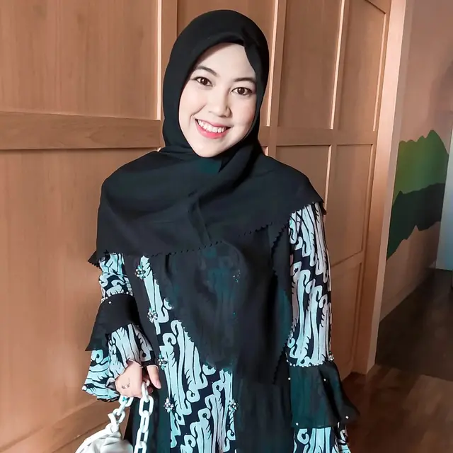 6 Potret Santi Asokamala Istri Mark Sungkar, Terpaut Usia 45 Tahun dengan Suami