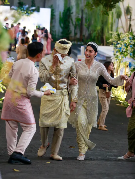 "Campur aduk rasanya karena ini momen spesial tapi di satu sisi aku sedih karena mama enggak ada. Tapi aku percaya mama lihat aku dari atas," kata Tyas Mirasih. [Foto: Muhammad Akrom Sukarya/Kapanlagi.com]