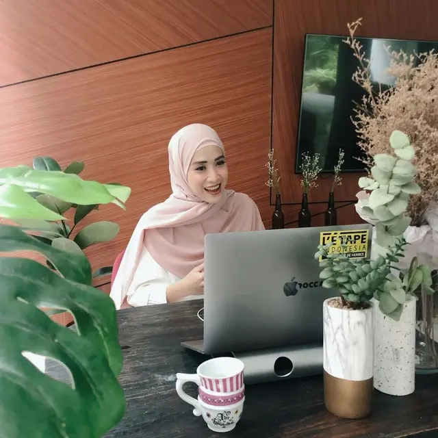 Potret Suasana Rumah Fanny Fabriana, Bernuansa Putih dan Banyak Tanaman. (Sumber: Instagram/fannyfabriana)