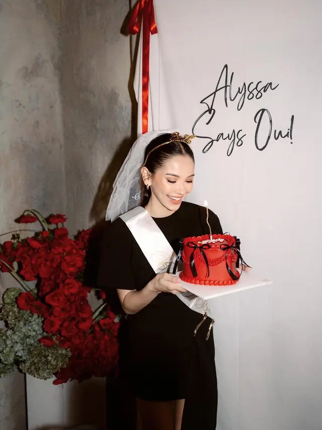Inspirasi Model Dress Bridal Shower ala Alyssa Daguise