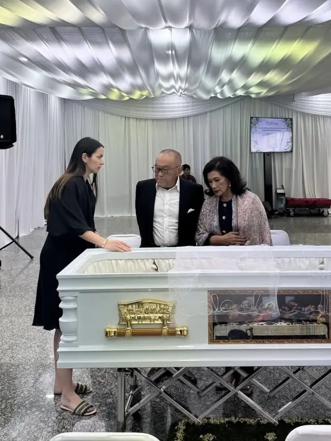 Nia Ramadhani di Rumah Duka hingga Pemakaman Nenek Tercinta