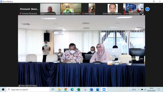 Video conference call dengan para stakeholder.