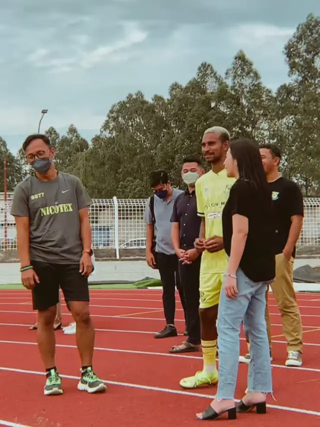 Prilly Latuconsina Nonton Latihan Persikota