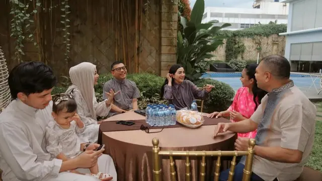 Buka puasa mewah dan penuh cinta, momen kebersamaan Aurel dan keluarga besar. (credit:instagram.com/aurelie.hermansyah)
