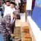 Kepala Staf TNI Angkatan Laut (KSAL), Laksamana TNI Muhammad Ali, menyematkan nama orang tua, dalam pembangunan gedung kompleks pesantren Roudhotun Nawawi, Garut, Jawa Barat. (Liputan6.com/Jayadi Supriadin)
