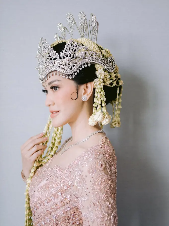 Pesona Makeup Look Elma Agustin di Hari Pernikahan